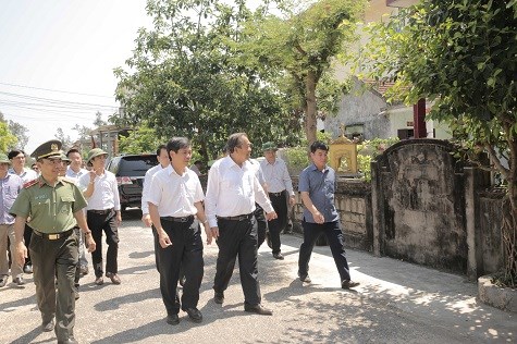 Phó Thủ tướng Thường trực Chính phủ thăm ngư dân Quảng Bình bị thiệt hại do sự cố môi trường - ảnh 1